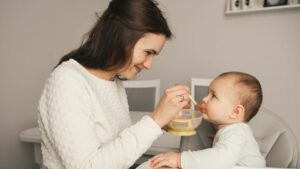 Como deve ser a alimentação do bebê no primeiro ano de vida?