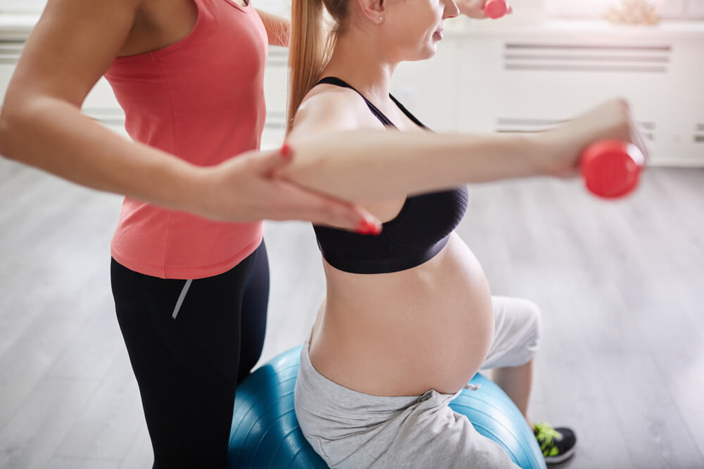 6 Exercícios de Pilates para se manter ativa na gravidez - Mamãs e Bebés